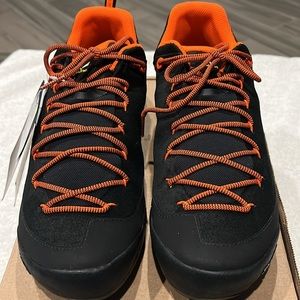 Salewa Wildfire Leather Trail Shoe - Men's USM-9, UK-8, Euro-42.5 no shoebox.